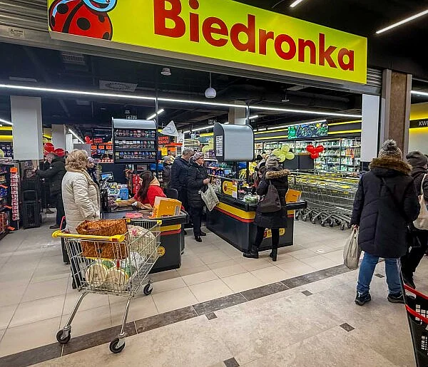Chciały zmusić nastolatkę do zakupów za kilkaset złotych!