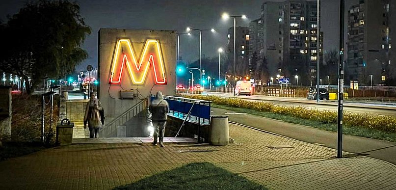 Neony zamiast starych kasetonów metra. Jest pomysł na zmiany!