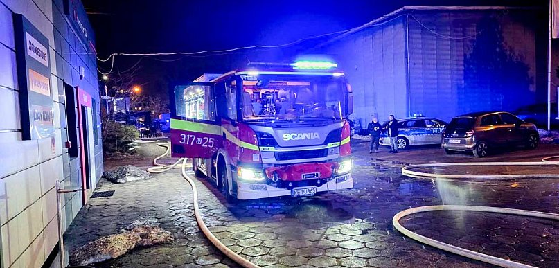 Kłęby dymu nad Kłobucką. Pożar przy areszcie śledczym