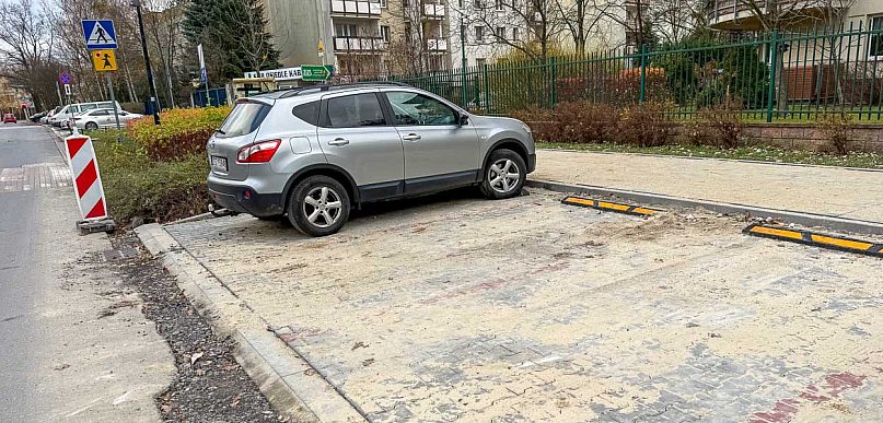 Niedoróbki na Jeżewskiego. Kiedy wreszcie skończy się ten remont?