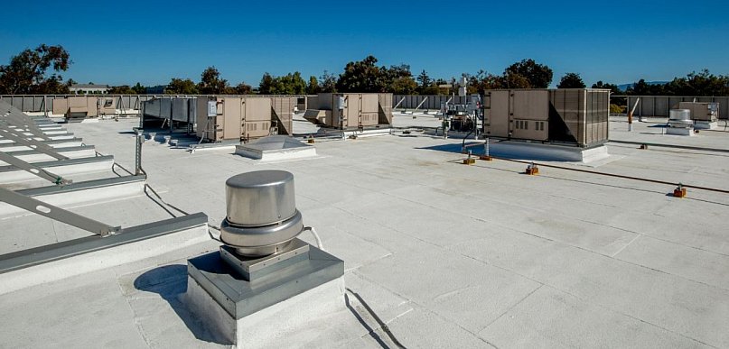 Bezpieczny dach to Twój obowiązek – konsekwencje prawne braku zabezpieczeń