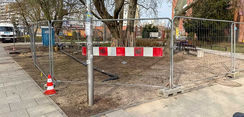 Aresztowane trawniki na Ursynowie. "Co to za wykopki?"