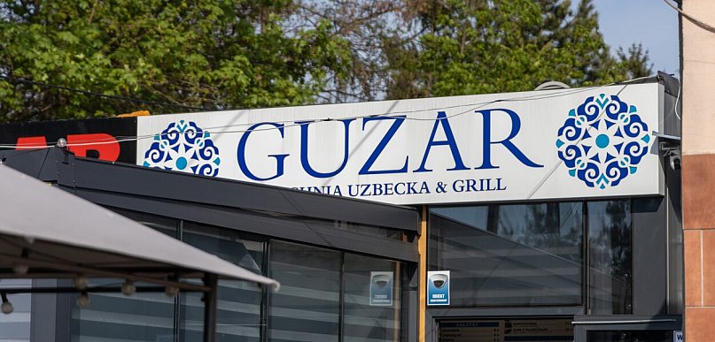 Uzbecki bar wciąż zatruwa życie. „Policja odjeżdża, taksówki wracają”