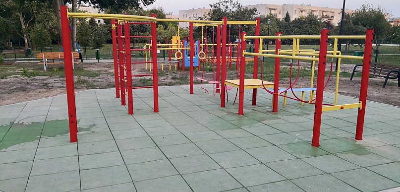 Znika plac zabaw w Sadku. Dzielnica i spółdzielnia spierają się o przepisy