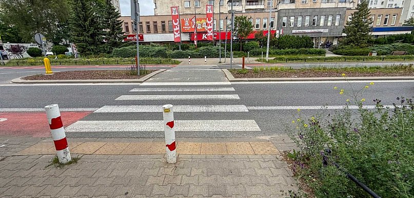13-latka potrącona na przejściu na Dereniowej. Szła do szkoły, trafiła do szpitala