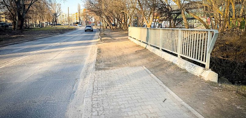 "Moda na sukces". Przebudowa Kłobuckiej idzie jak po grudzie. Ale coś się rusza