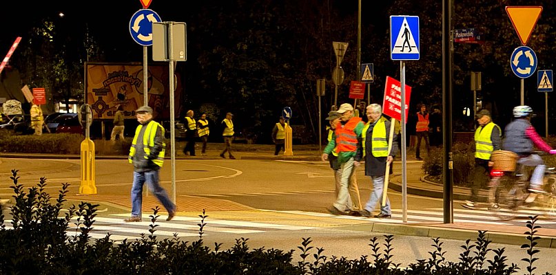 7 protestów na rondzie przy Stryjeńskich. Walka, o której nikt nie chce usłyszeć - 37080