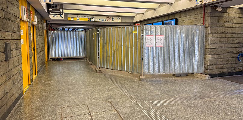 Uciążliwy remont, a w dodatku zepsuta winda. "Ozdrowieją i przejdą na nogach?" - 37254