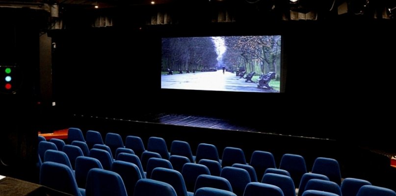 Od "Władcy Pierścieni" po "Mechaniczną Pomarańczę". Darmowe kino na Ursynowie!