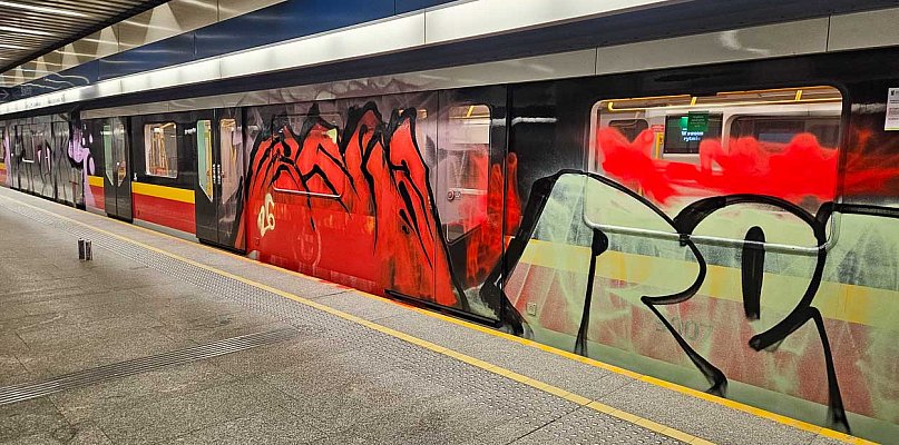 Zdemolowali metro na Stokłosach. Świadek: Przyszli i zbierali puszki