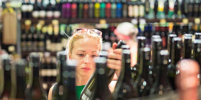 Koniec z nocną sprzedażą alkoholu! Radni miejscy zagłosowali