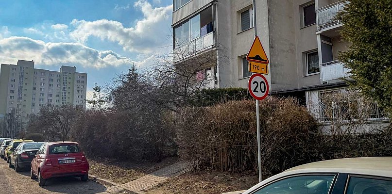 Cicha wojna o parkowanie przy Polinezyjskiej. "To chore!"