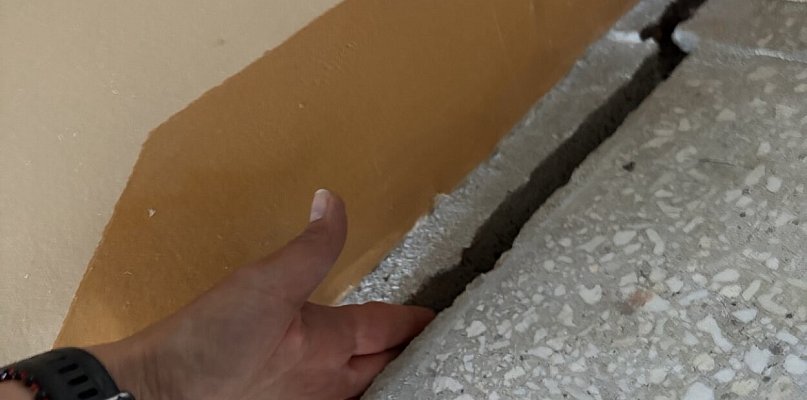 Blok na Ursynowie zawali się? Mieszkańcy przerażeni pękającymi ścianami