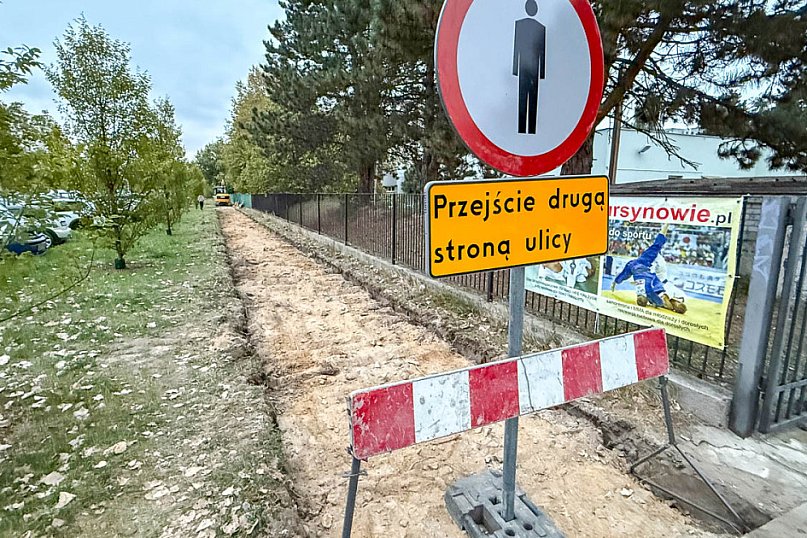 Ruszył remont chodnika przy Stryjeńskich na Ursynowie