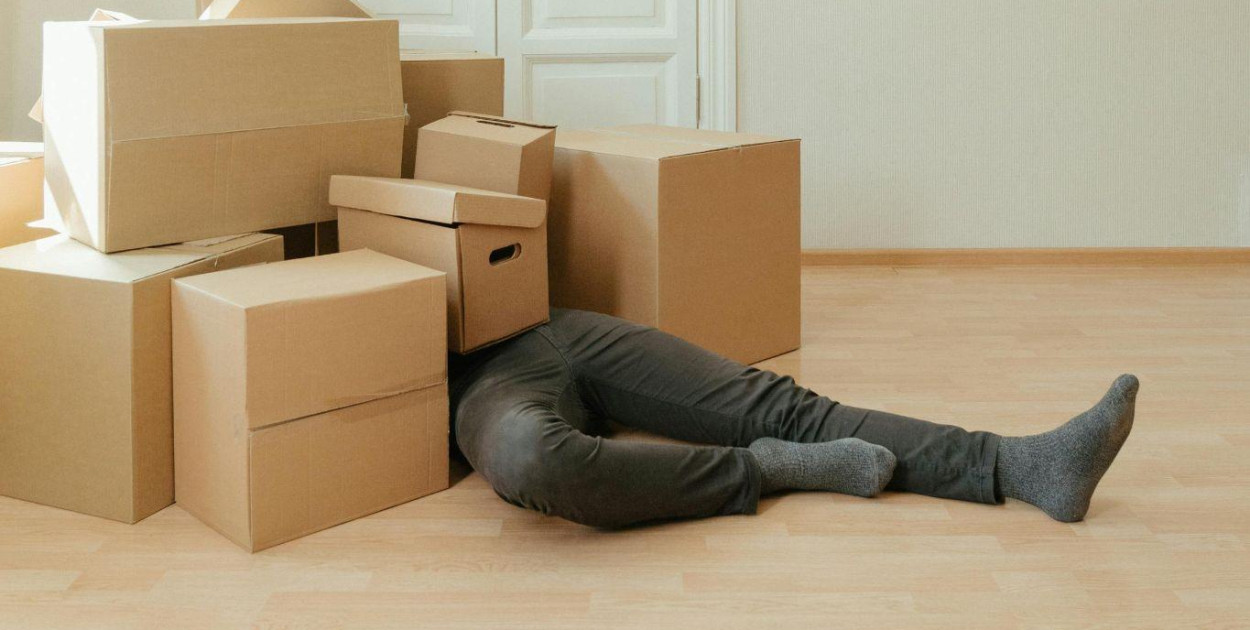 Ursynów bez piwnicy? Gdzie trzymać rzeczy, gdy mieszkanie pęka w szwach — praktycz