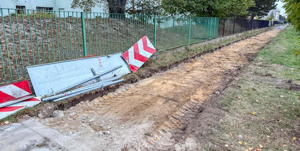 Ruszył remont chodnika przy Stryjeńskich na Ursynowie (SK)