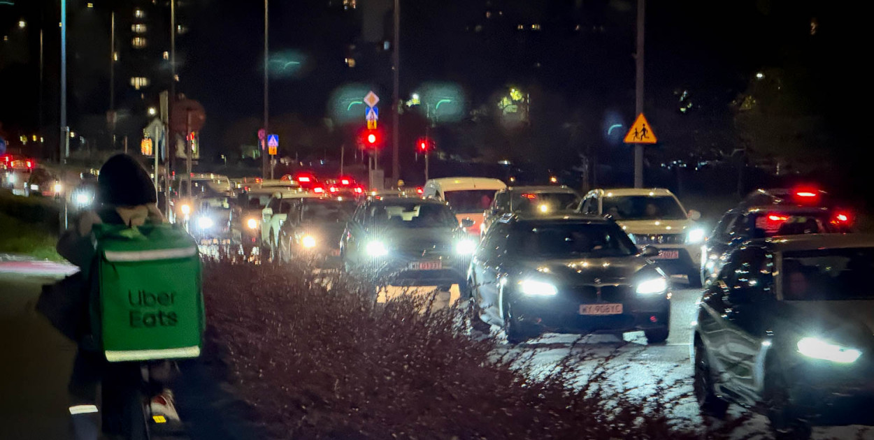 Korek w alei KEN w czasie protestu w innym punkcie Ursynowa (SK)