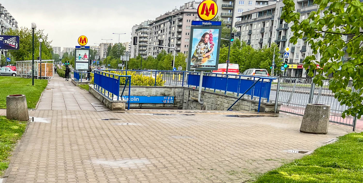 Zamknięte od poniedziałku 17 listopada 2025 r. wejście do stacji metra Natolin (SK)
