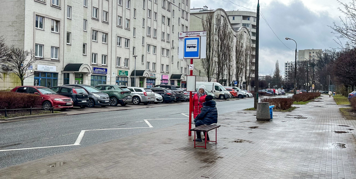 Przystanek na ulicy Lanciego. Bez osłony przed wiatrem i deszczem (NZ)