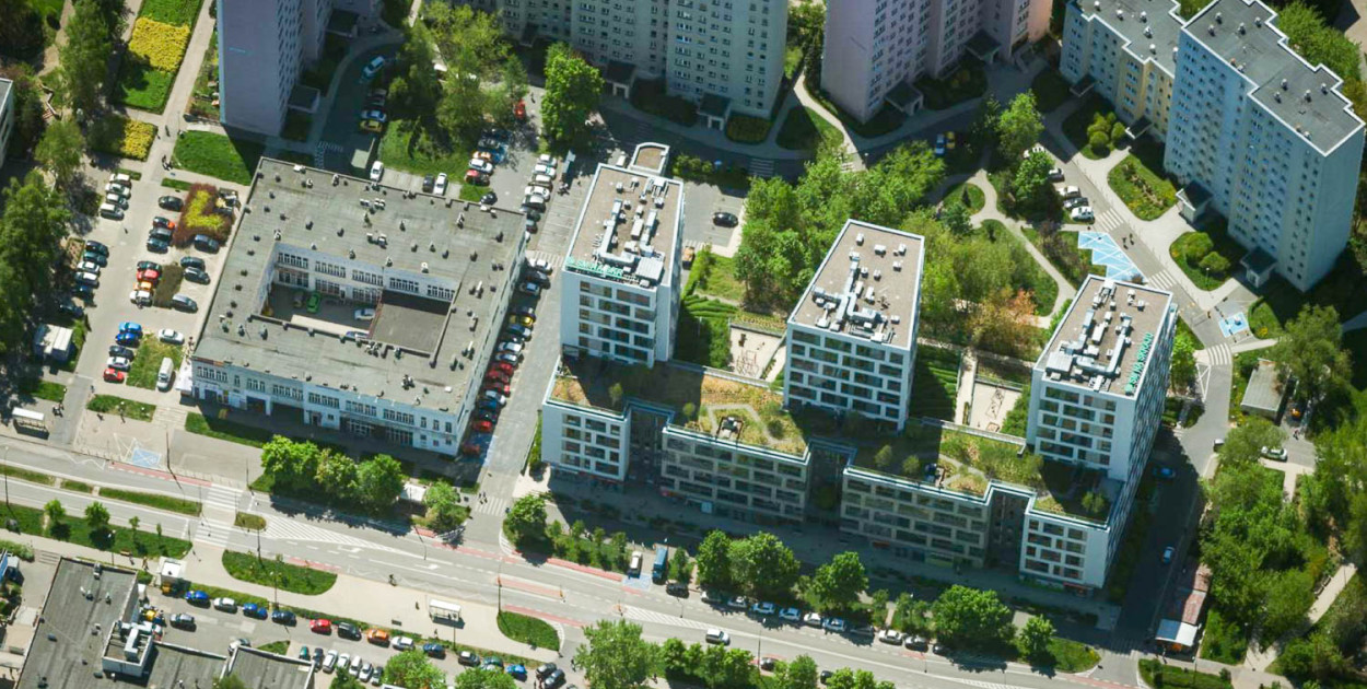 Widok na pawilon przy Szolca-Rogozińskiego 1, obok Cynamonowy Dom (ukosne.um.warszawa.pl)