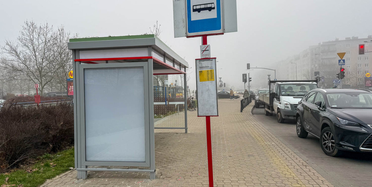 Nowa wiata przy metrze kabaty (SK)