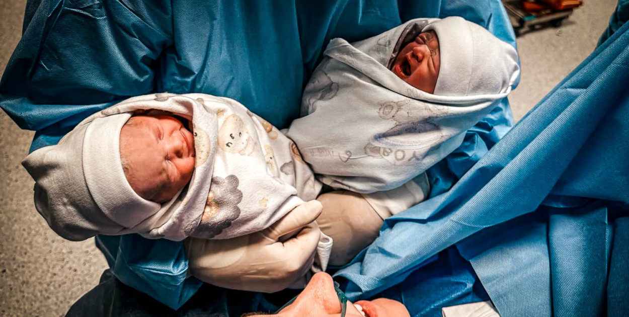 Anielka i Laura tuż po porodzie, fot. Warszawski Szpital Południowy
