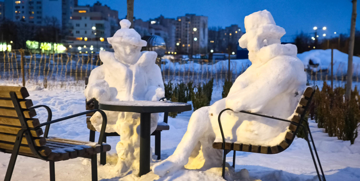 Rzeźba ze śniegu w parku nad POW na Ursynowie (SK)