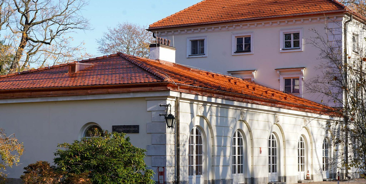 Koniec z "marsylką" w Natolinie. Oficyna pałacowa wygląda jak za dawnych lat