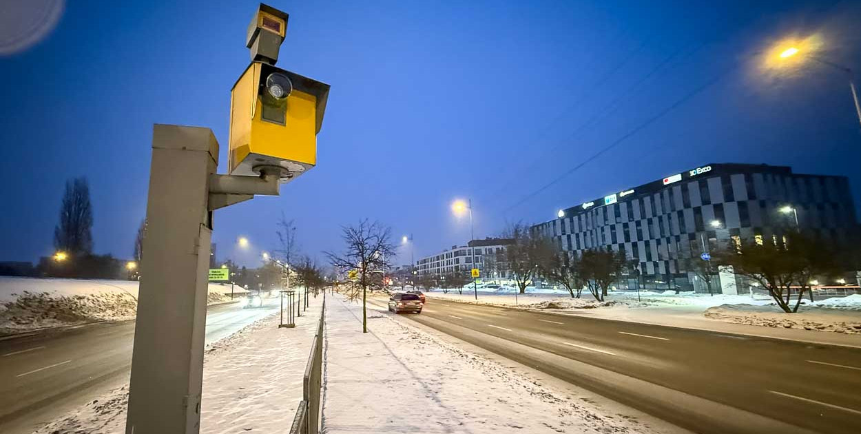 Fotoradar na Pileckiego bije rekordy! Przez wiadukt, który idzie do wyburzenia?
