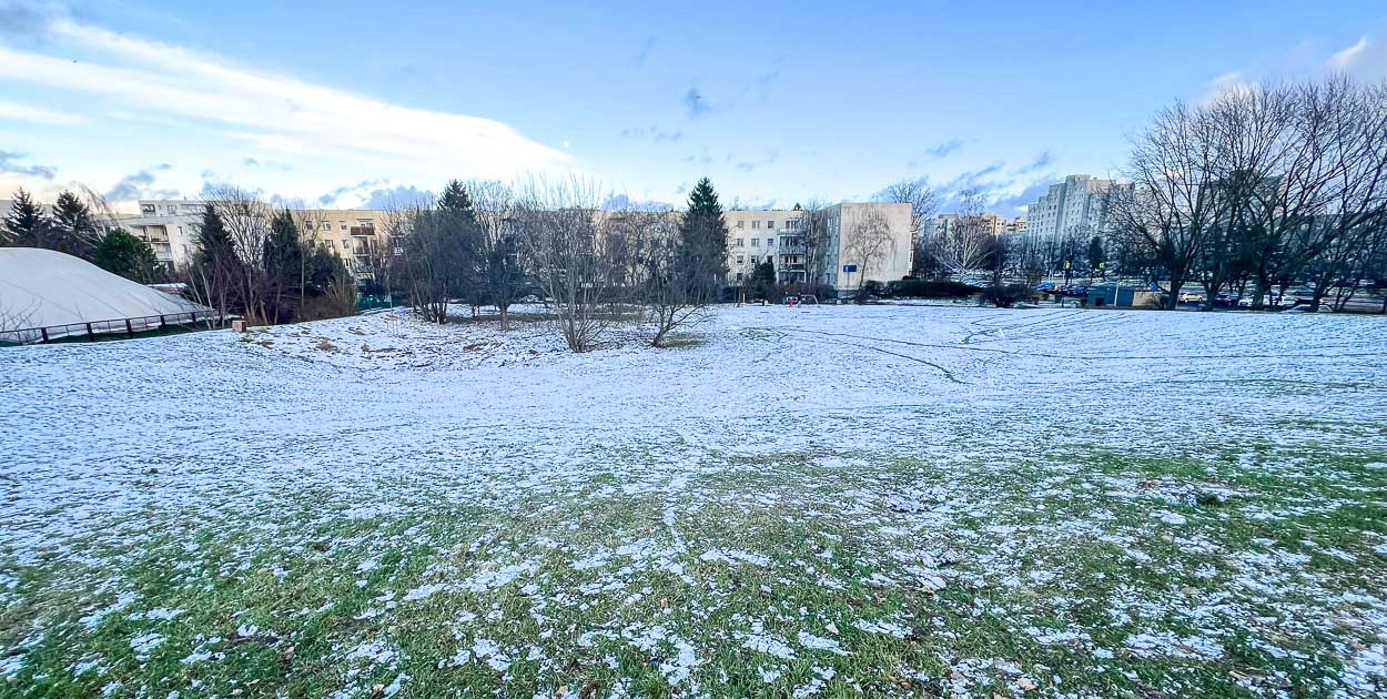 Rogal zamieni się w skwer z kropelką krwi?