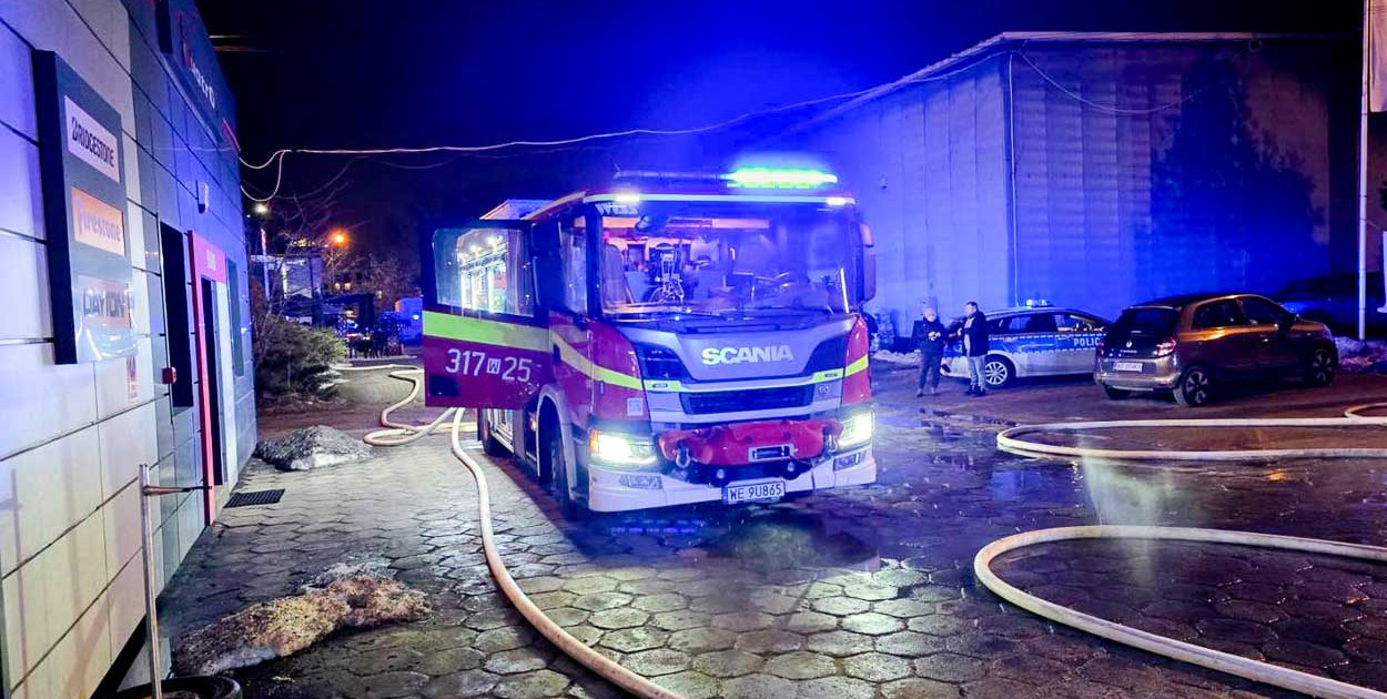 Kłęby dymu nad Kłobucką. Pożar przy areszcie śledczym