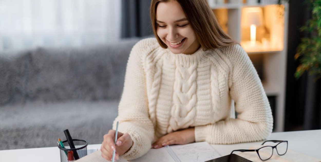 Notesy „must-have” w pracy i w szkole – co warto mieć na biurku?