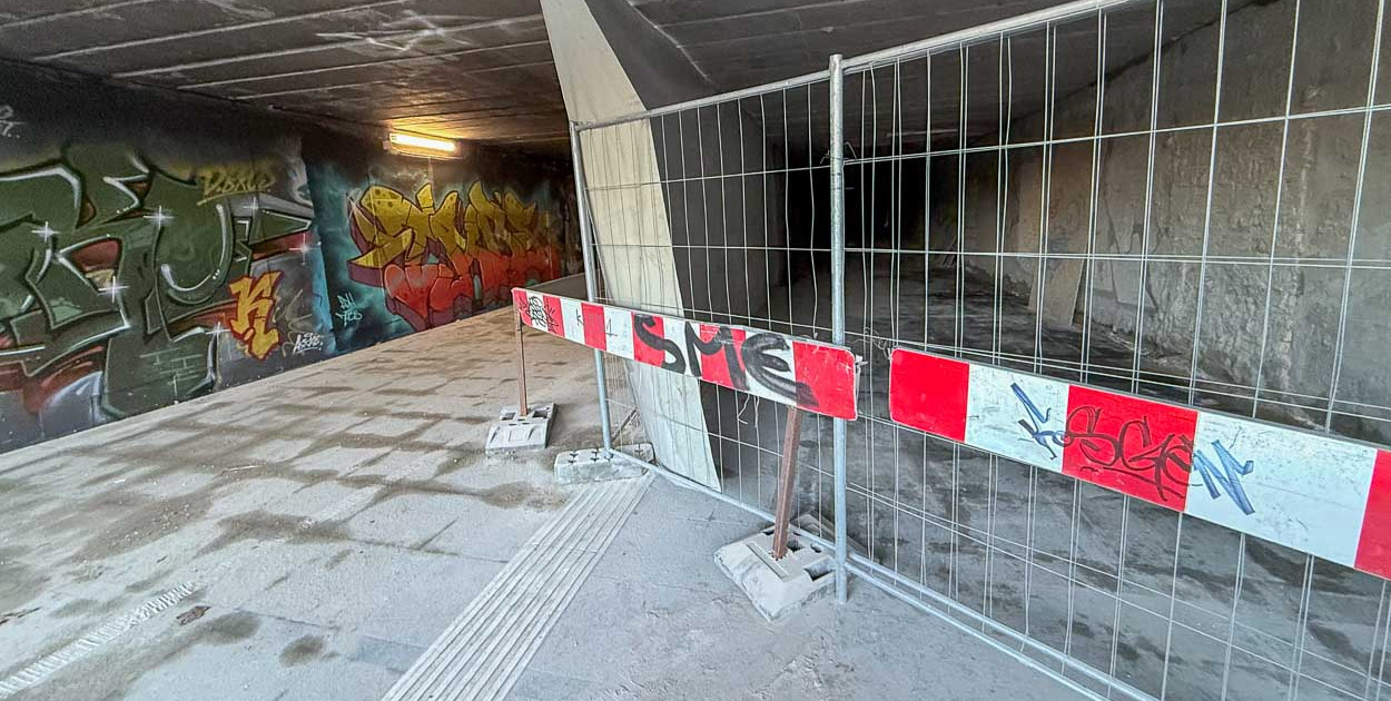 Zrujnowane pomieszczenia zburzone. Przejście pod Puławską przestanie straszyć!