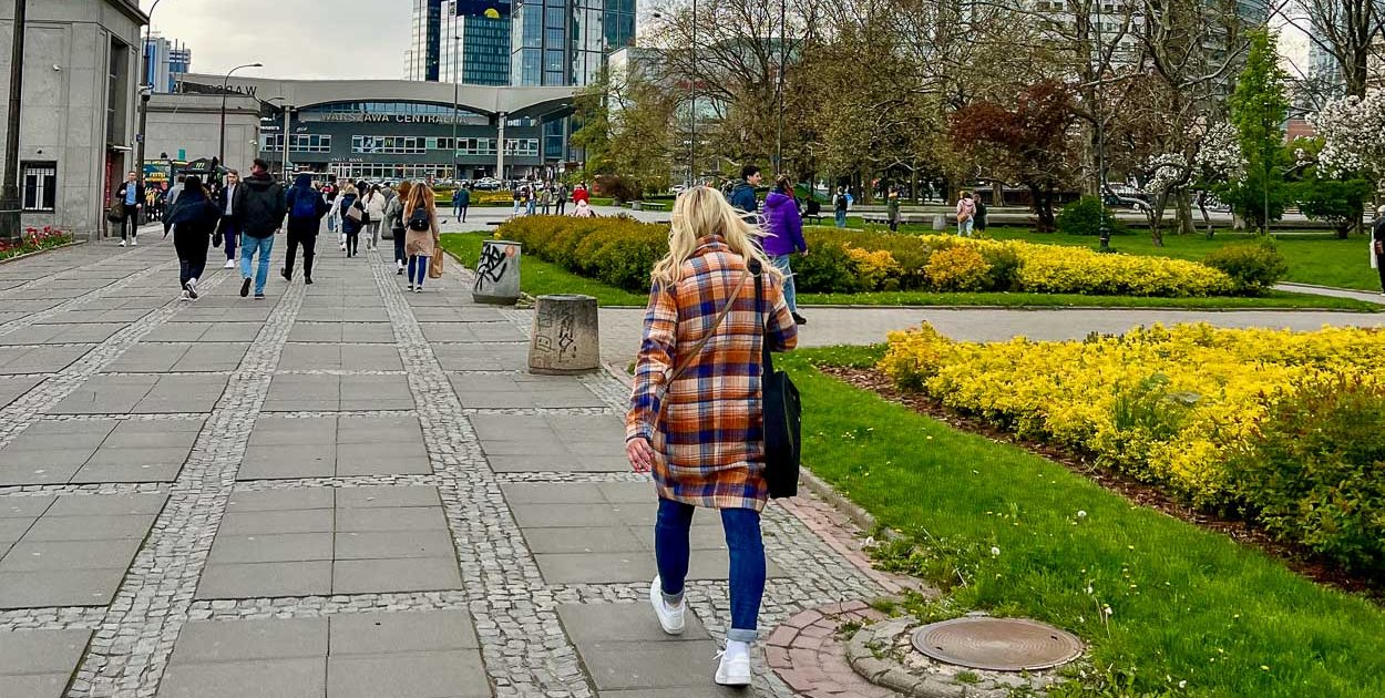 Koniec udręki z walizkami. Powstanie gładka Aleja Centralna pod PKiN