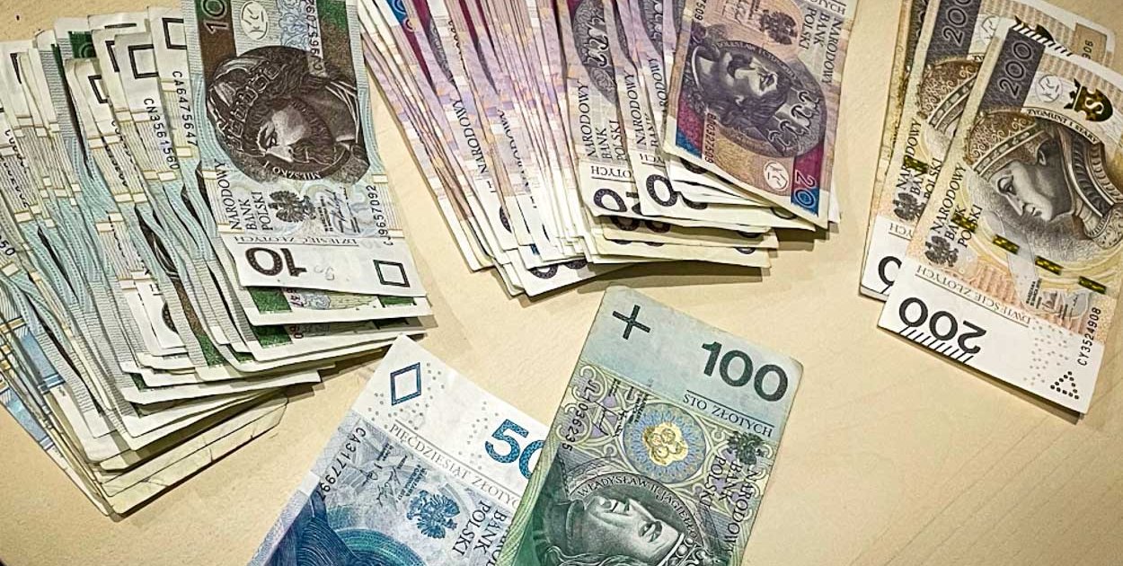 Szajka oszustów rozbita! CBZC z Ursynowa zatrzymało 9 osób za wyłudzenia online