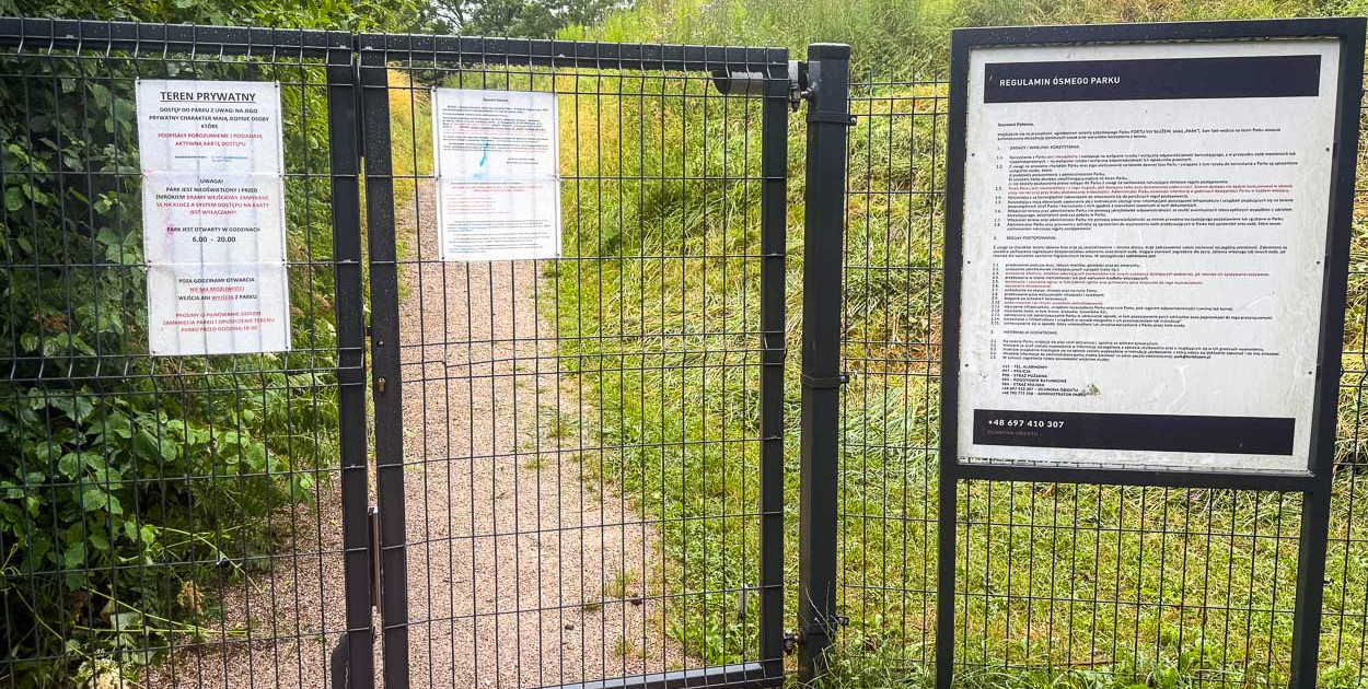 Wejście do parku tylko za opłatą! Miasto nie chce go przejąć