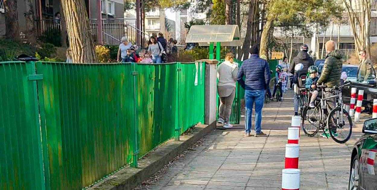 Alarmy bombowe na Ursynowie. Ewakuacja szkół i przedszkoli