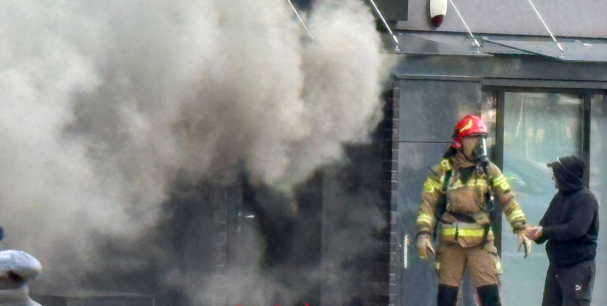 Pożar remontowanej strzelnicy na Migdałowej. 4 osoby nie żyją