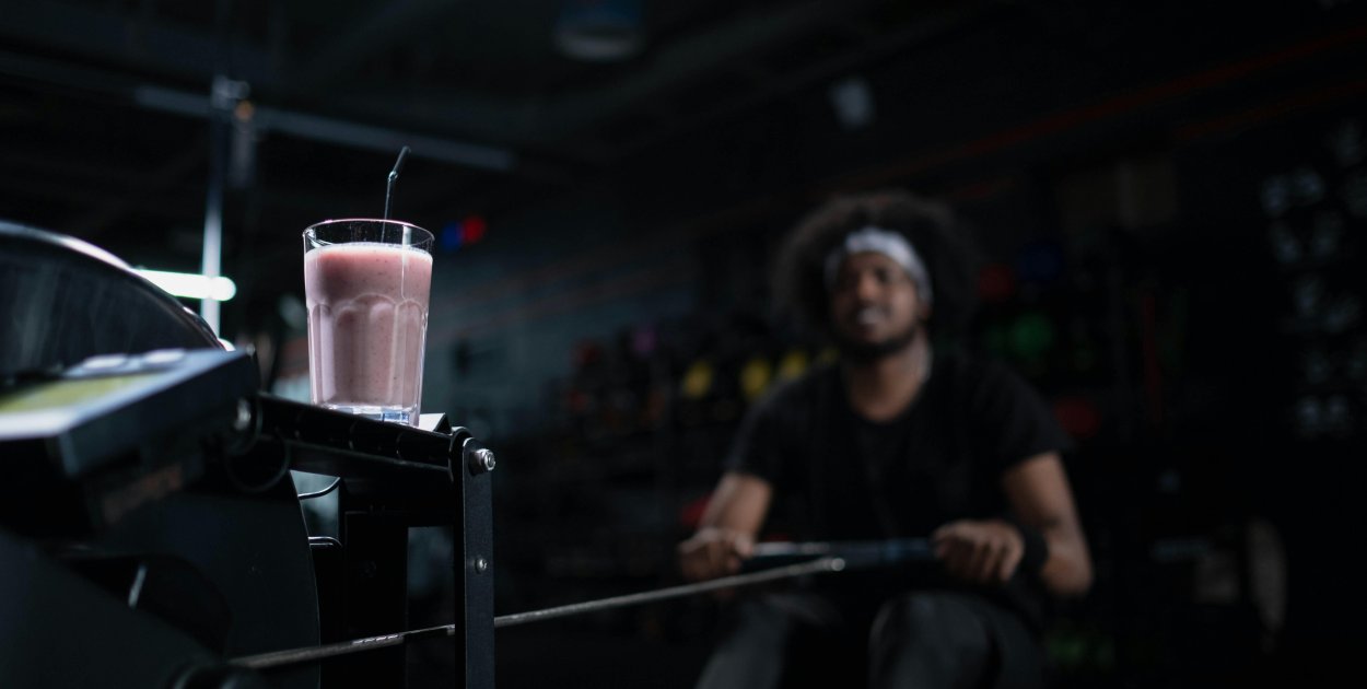 Kubki do shake, koktajli i na smoothie – jak wybrać rozwiązanie, które łączy wygod