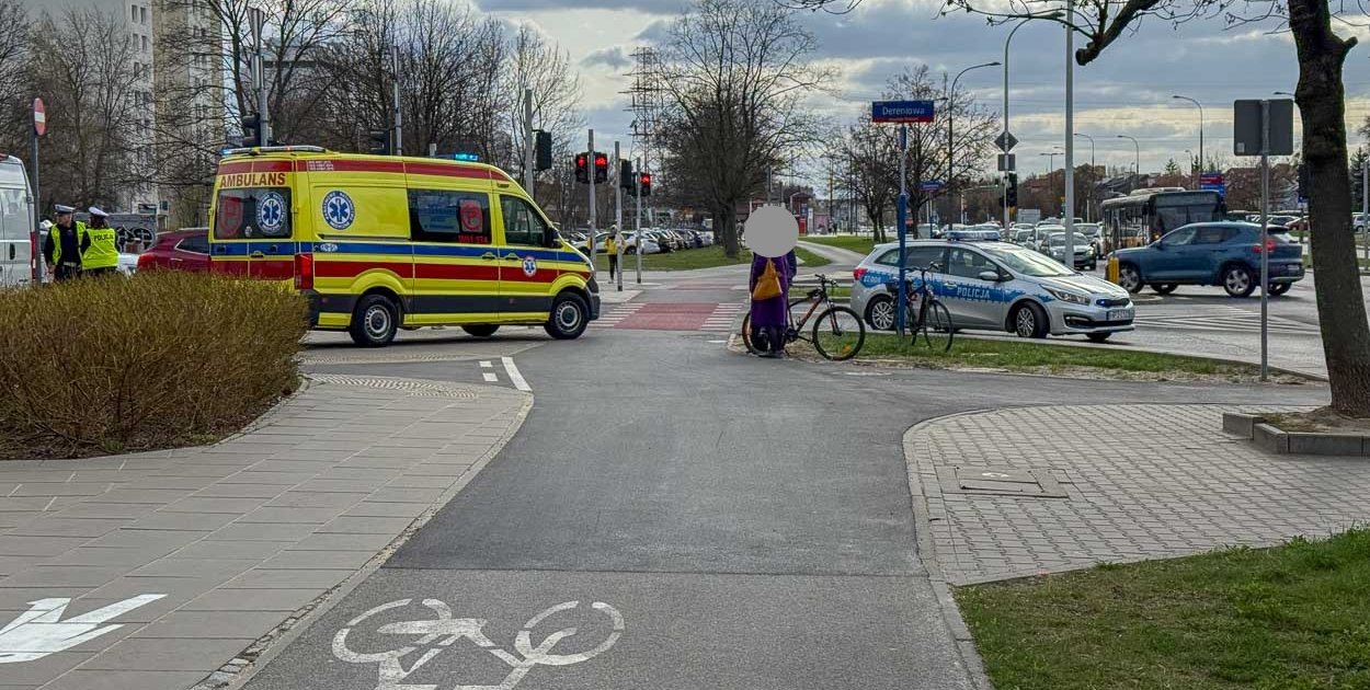 Dostawczak potrącił rowerzystę na Ursynowie. Cyklista miał zielone