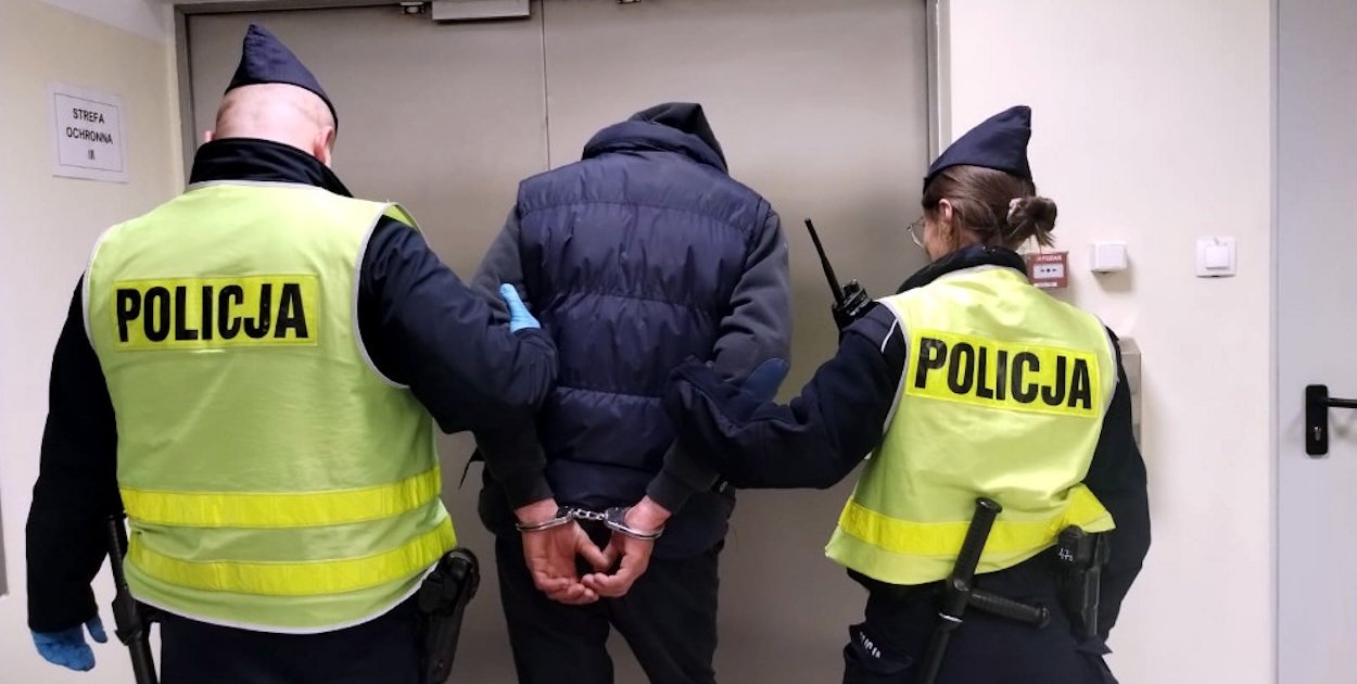 Awantura na peronie stacji metra skończyła się kajdankami