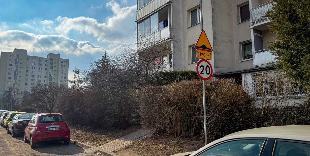 Cicha wojna o parkowanie przy Polinezyjskiej. "To chore!"